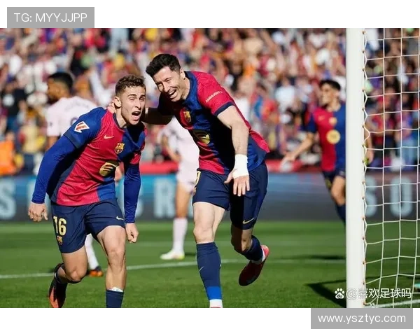 梅开二度，西甲官方：莱万当选黄潜vs巴萨全场最佳球员